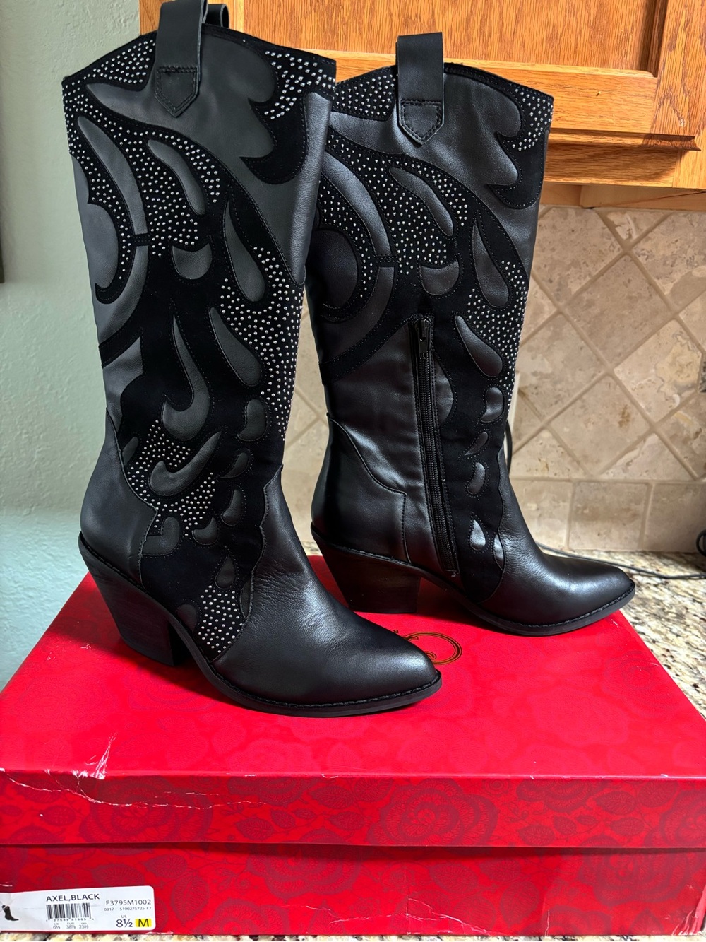 NEW Carlos by Carlos Santana Studded Wester Boots 8.5